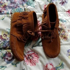 Minnetonka fringed ankle boots